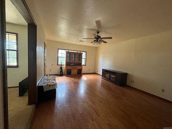 5th image of 124 City Lake Rd