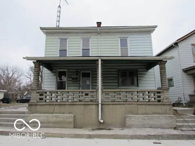 80 NW H St photo 1