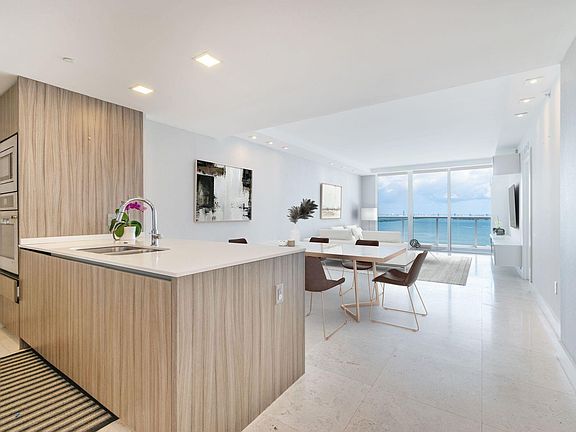 3rd image of 600 NE 27th Street #3004