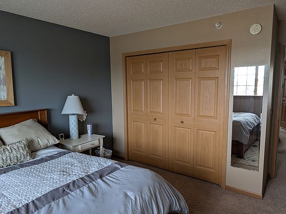 5th image of 1036 Manor Ct