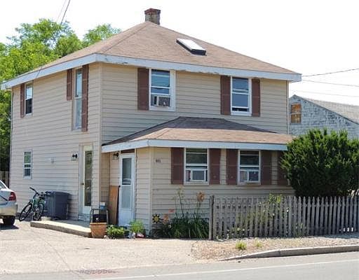 2nd image of 883 Ocean St