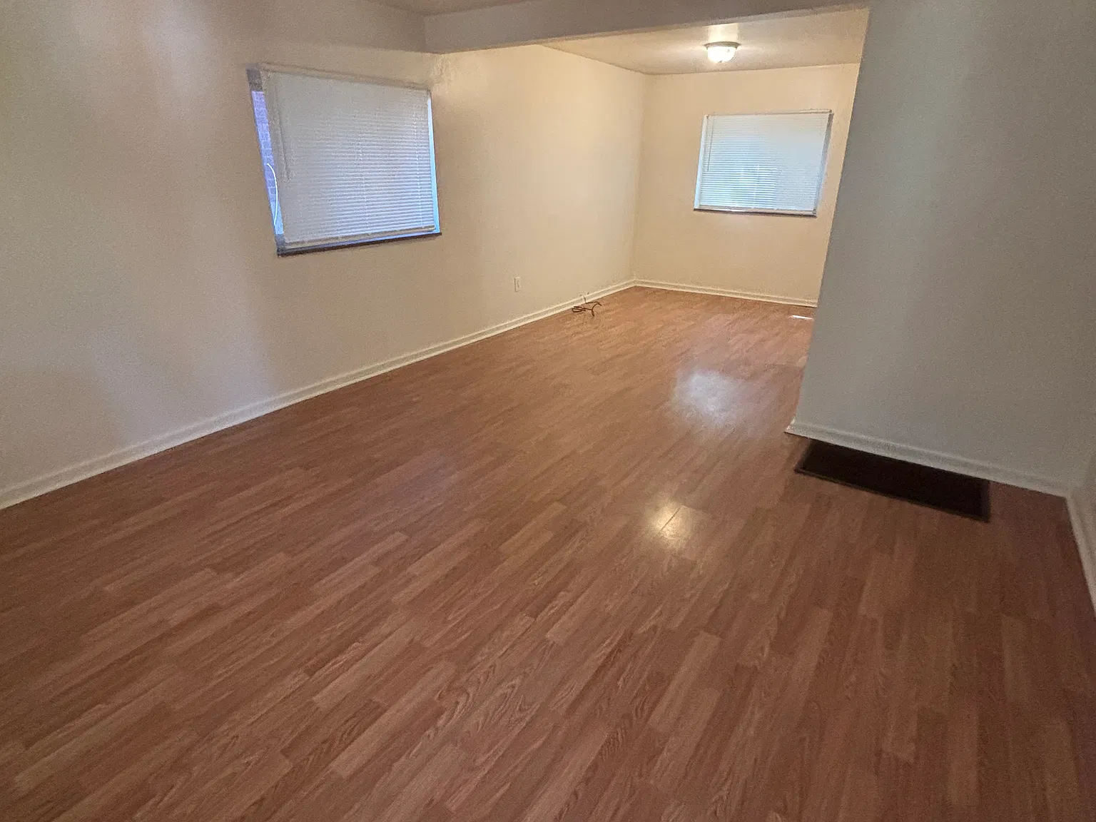 2 bed, 900 sqft, $995 — Photo 4