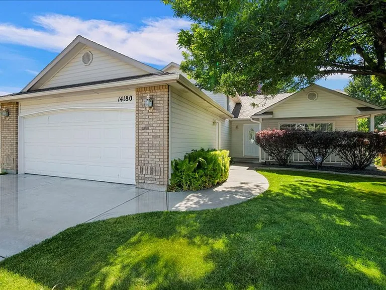 14180 W Chadford Dr — Photo 2