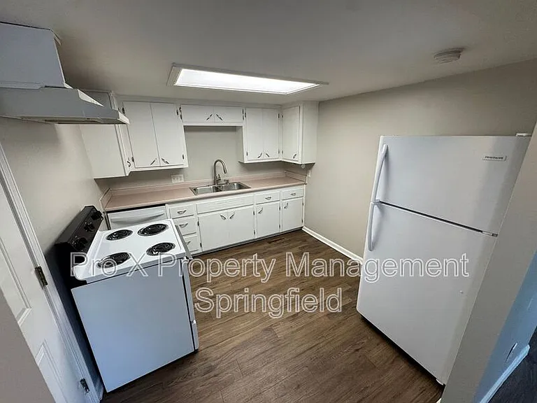 2929 E University St #5 — Photo 3