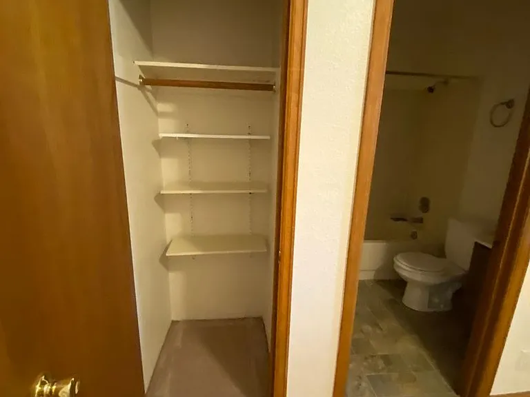 Regis Apartments — Photo 34