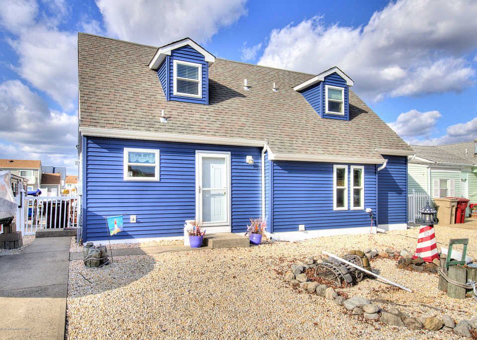 1st image of 76 Yardarm Ct