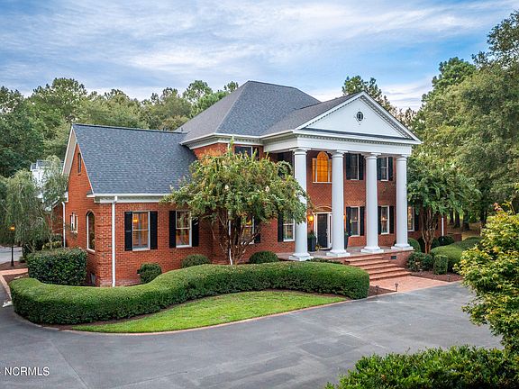 5th image of 680 Lexington Drive