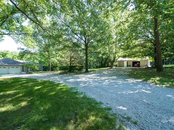 9819 Howard Rd, Lees Summit, MO 64086