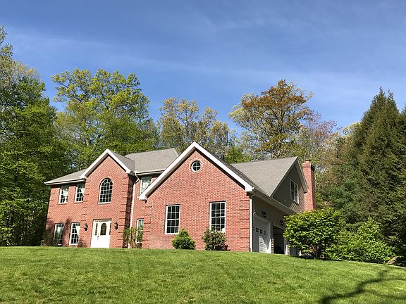 2nd image of 138 Ravenwood Dr