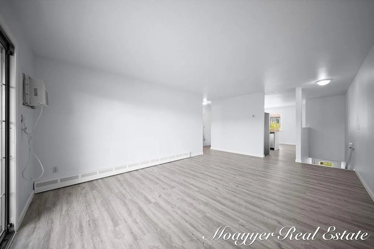 1051 Abbey Ct - Unit 1 — Photo 3
