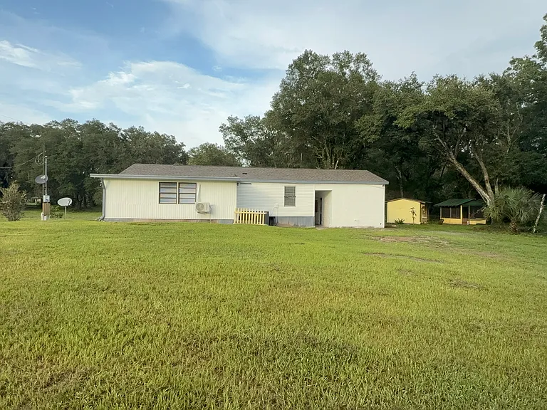 1051 Hawthorn St — Photo 8
