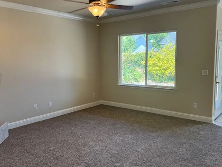 1390 Empress Ln — Photo 5