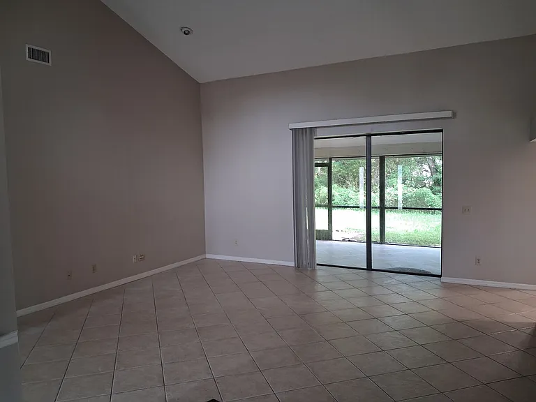 9117 Regents Park Dr — Photo 2