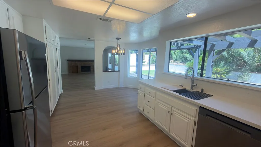 4 bed, 2740 sqft, $5,800 — Photo 4