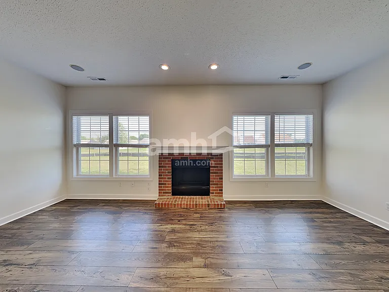754 Taney Ct — Photo 6