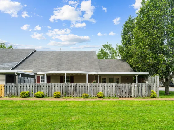 135 Lake Chateau Dr, Hermitage, TN 37076