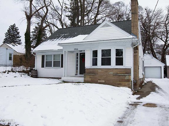2nd image of 1936 Oakfield Ave SE
