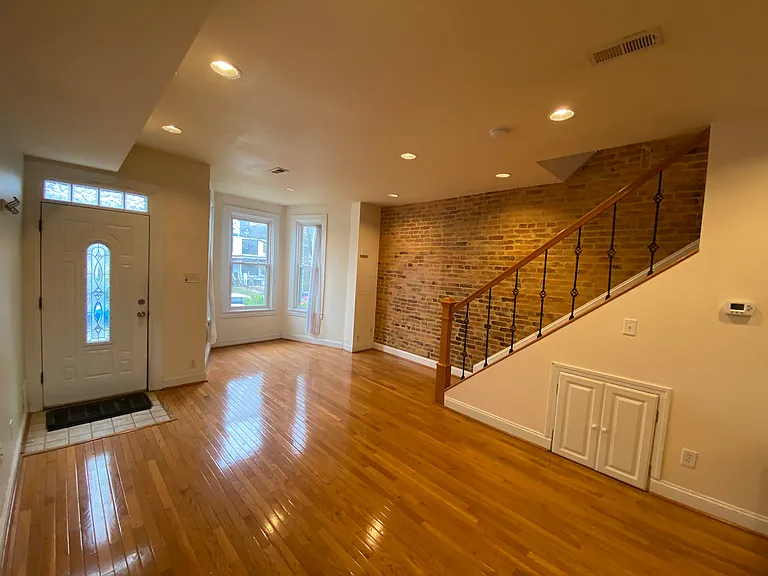 1122 K St NE — Photo 8
