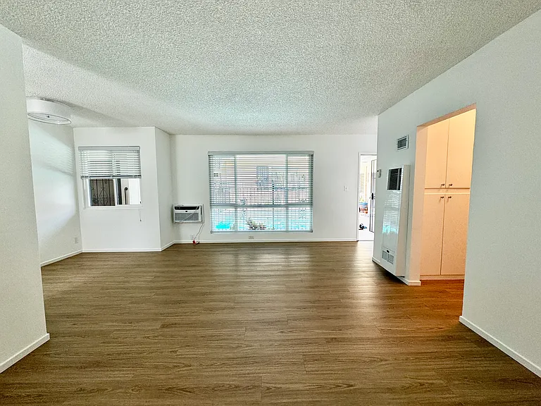 934 N Gardner St #6 — Photo 3