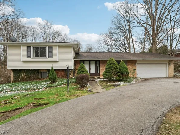 7448 Amber Ln, Brecksville, OH 44141