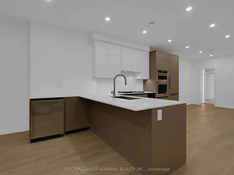 647 College St #102 — Photo 10