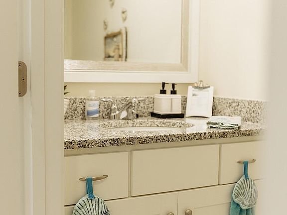 1st floor 1/2 bathroom