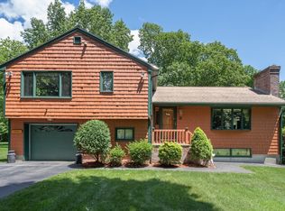 2 Pleasantview Ave, Tyngsboro, MA 01879