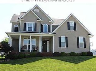 710 Plantation Dr, Hurricane, WV 25526