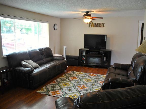 2nd image of 117 White Birch Pl