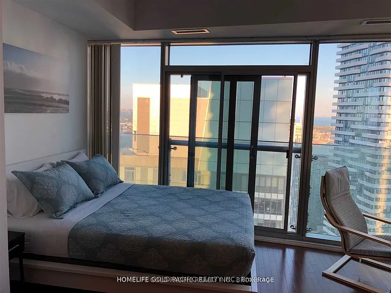 14 York St #5301 — Photo 9