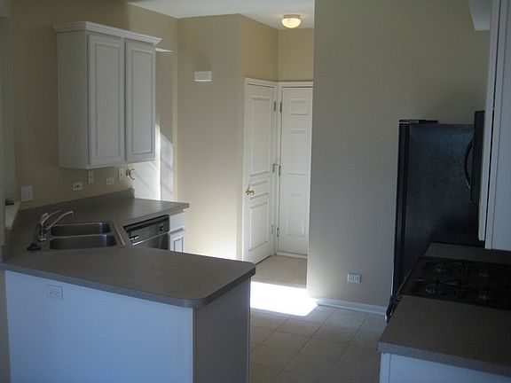 4th image of 3273 Bromley Ln