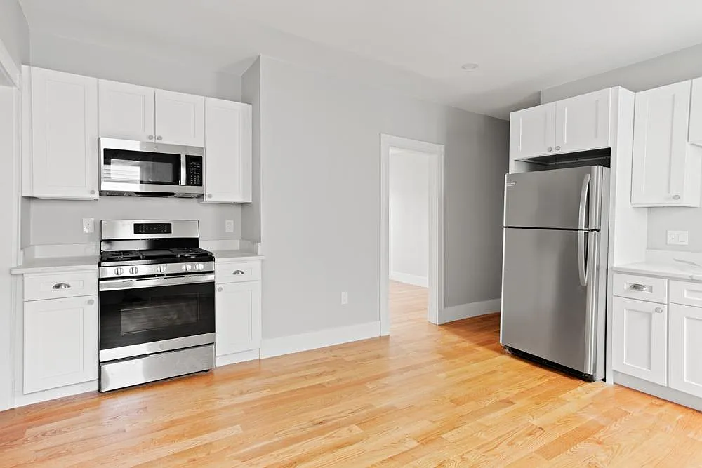 4 bed, 1300 sqft, $3,000 — Photo 2