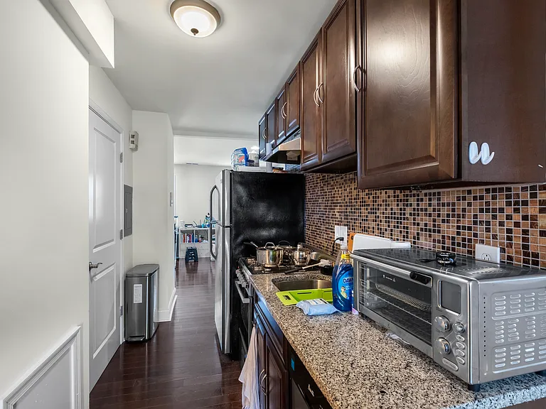 2046 Fitzwater St #2 — Photo 8