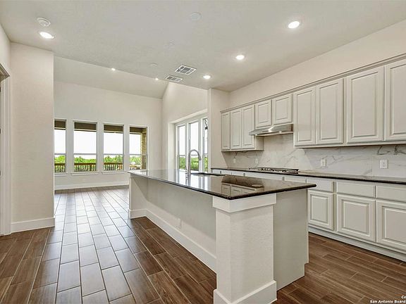 2nd image of 2921 Edinburgh Park