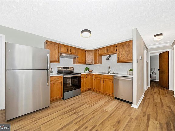 4th image of 214 Savage Rd