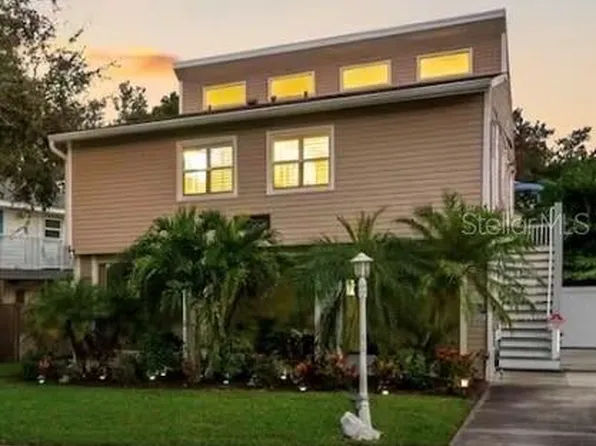 313 Crystal Beach Ave, Crystal Beach, FL 34681