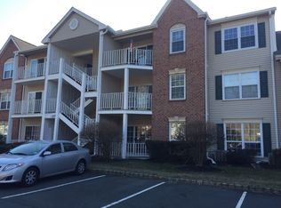 97 Versailles Ct, Hamilton, NJ 08619