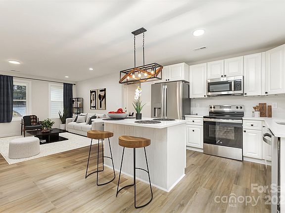 5th image of 150 Woodrun Dr