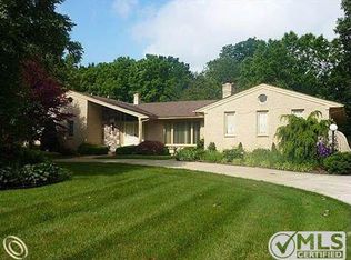 28537 Herndonwood Dr, Farmington Hills, MI
