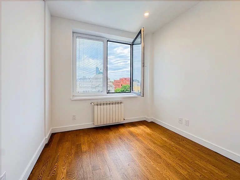689 Leonard St #3R — Photo 25