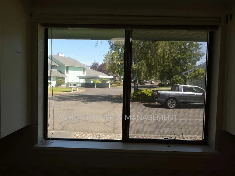 842 N Canterbury Ct — Photo 7