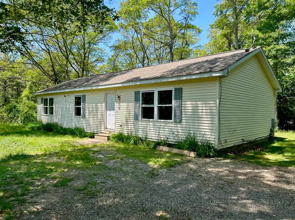 7 Sachem Way, Oak Bluffs, MA 02557