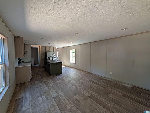 3rd image of 340 Arrowhead Dr