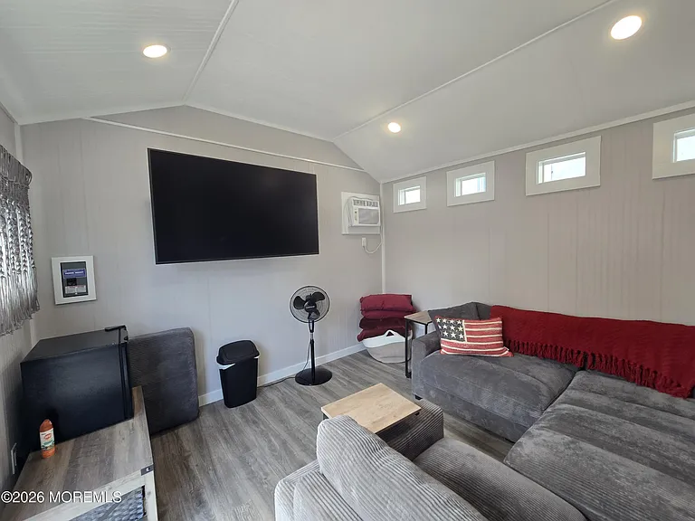 226 Dupont Ave — Photo 24