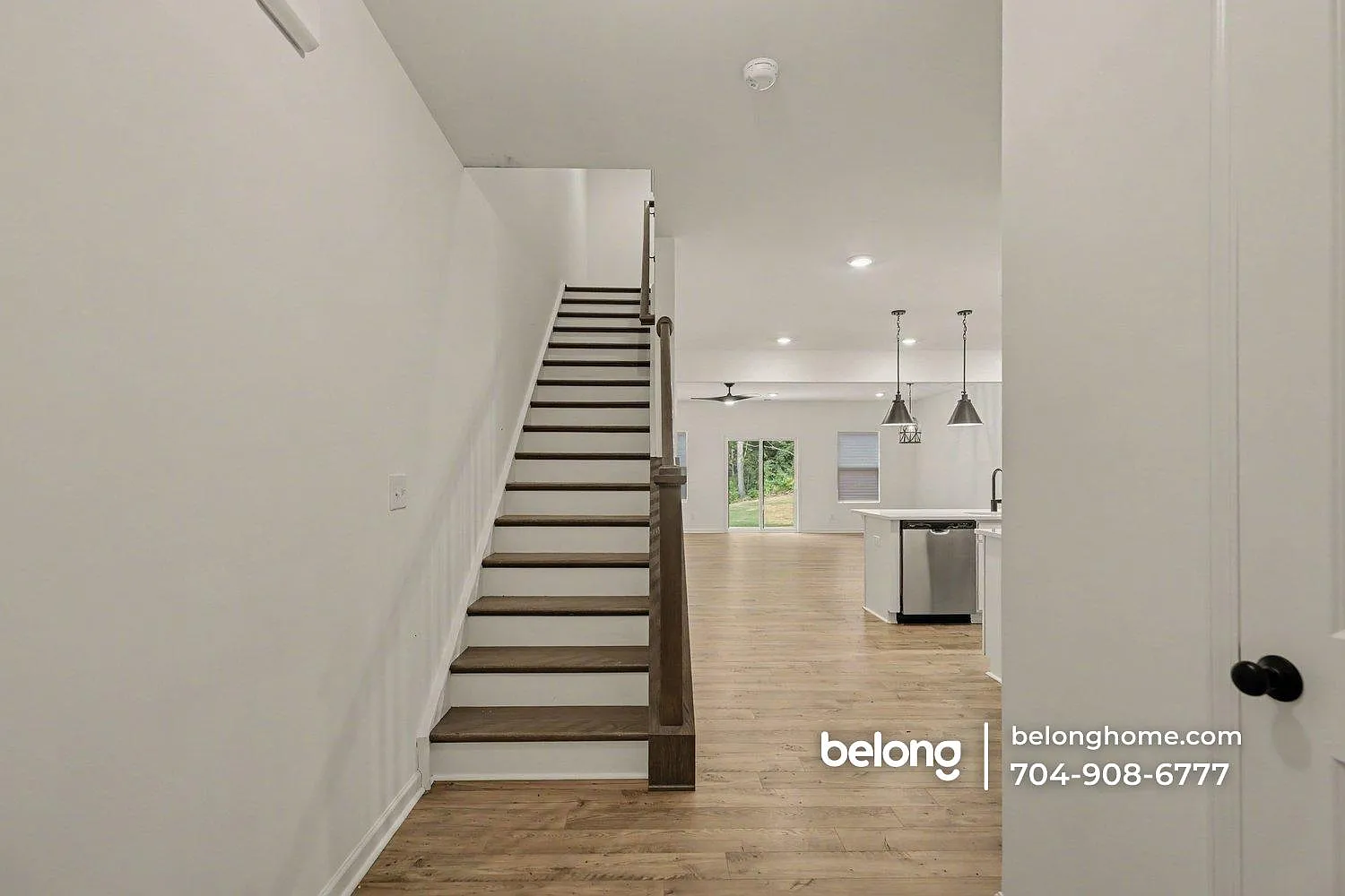 3 bed, 2.5 bath, 1800 sqft, $1,825 — Photo 4