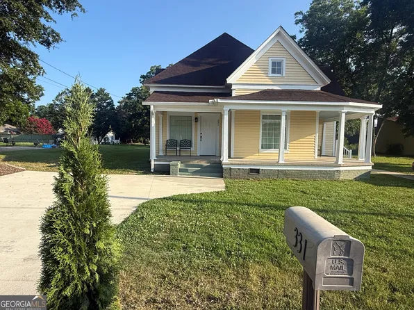331 College St, Royston, GA 30662