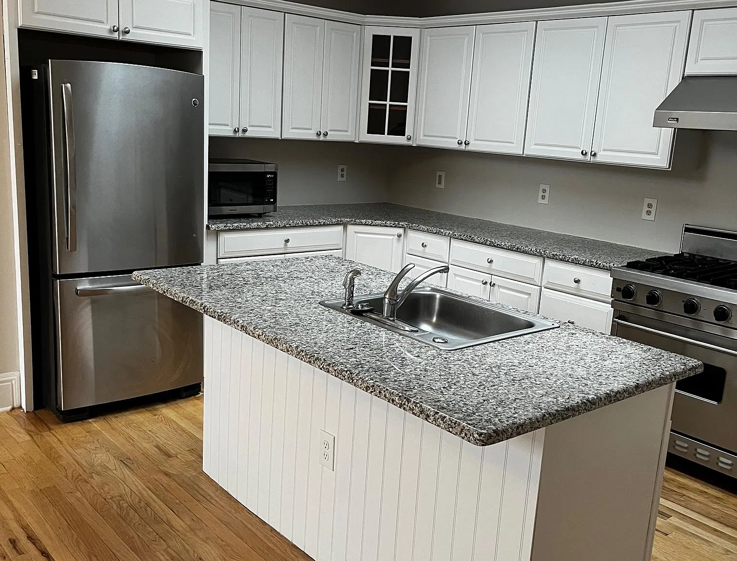 2 bed, 1100 sqft, $4,160 — Photo 1