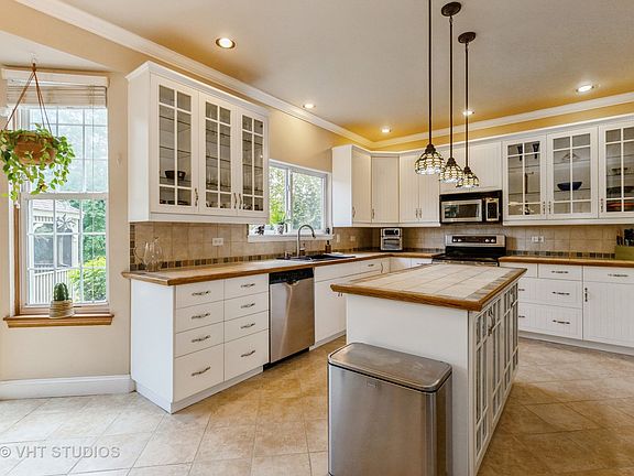 4th image of 243 Cambridge Dr