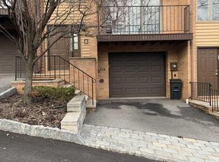 21 Yorkview Dr, Edgewater, NJ 07020