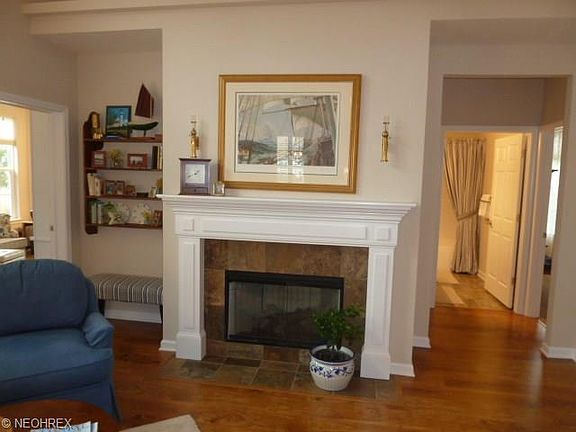 4th image of 552 Hyannis Port Cir